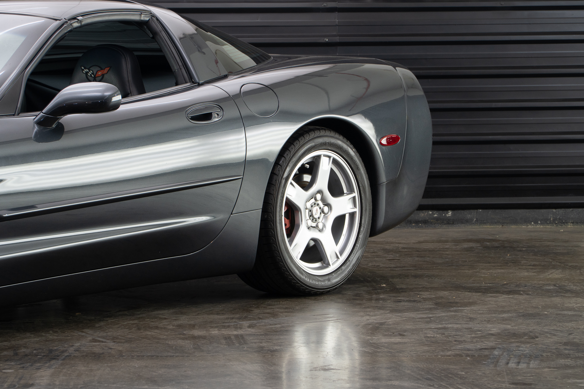 1998-Chevrolet-Corvette-C5-5.7-V8-a-venda-the-garage-for-sale