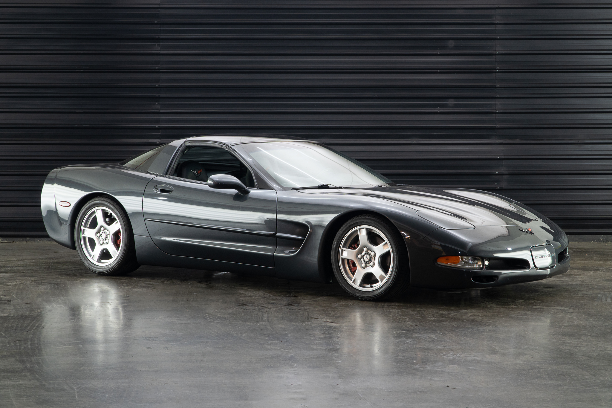 1998-Chevrolet-Corvette-C5-5.7-V8-a-venda-the-garage-for-sale