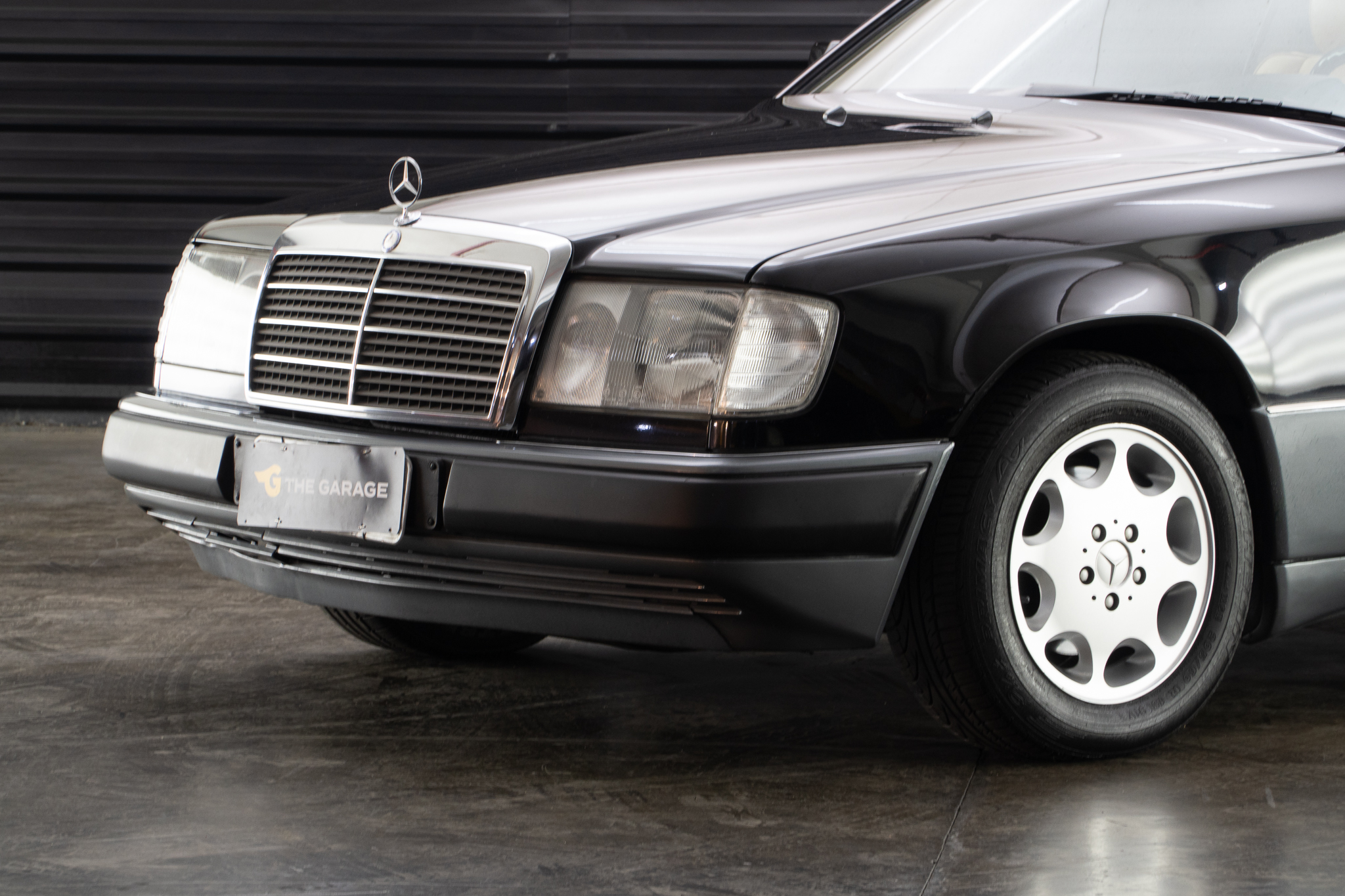 1990 Mercedes Benz 300 CE a venda the garage for sale