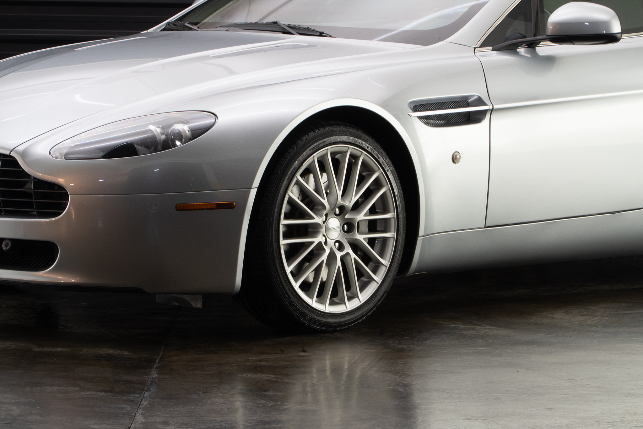 2010 Aston Martin Vantage a venda the garage for sale