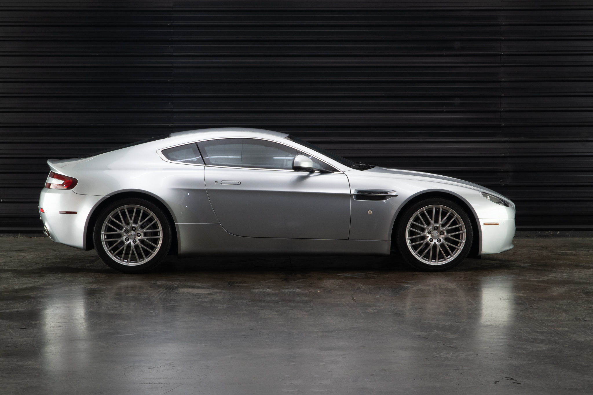 2010 Aston Martin Vantage a venda the garage for sale