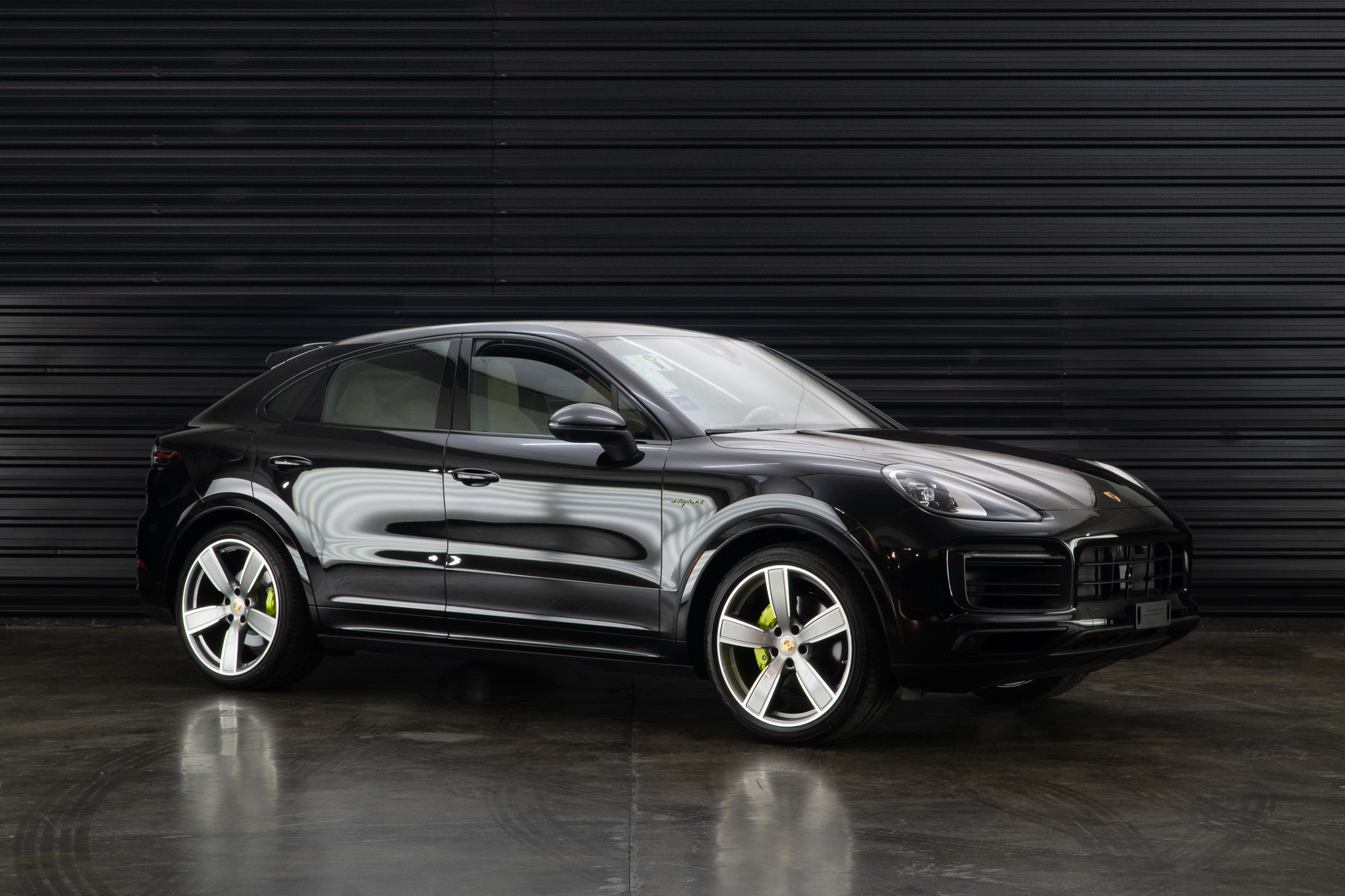 2023 PORSCHE CAYENNE 3.0 V6 E-HYBRID COUPÉ PLATINUM EDITION a venda the garage for sale