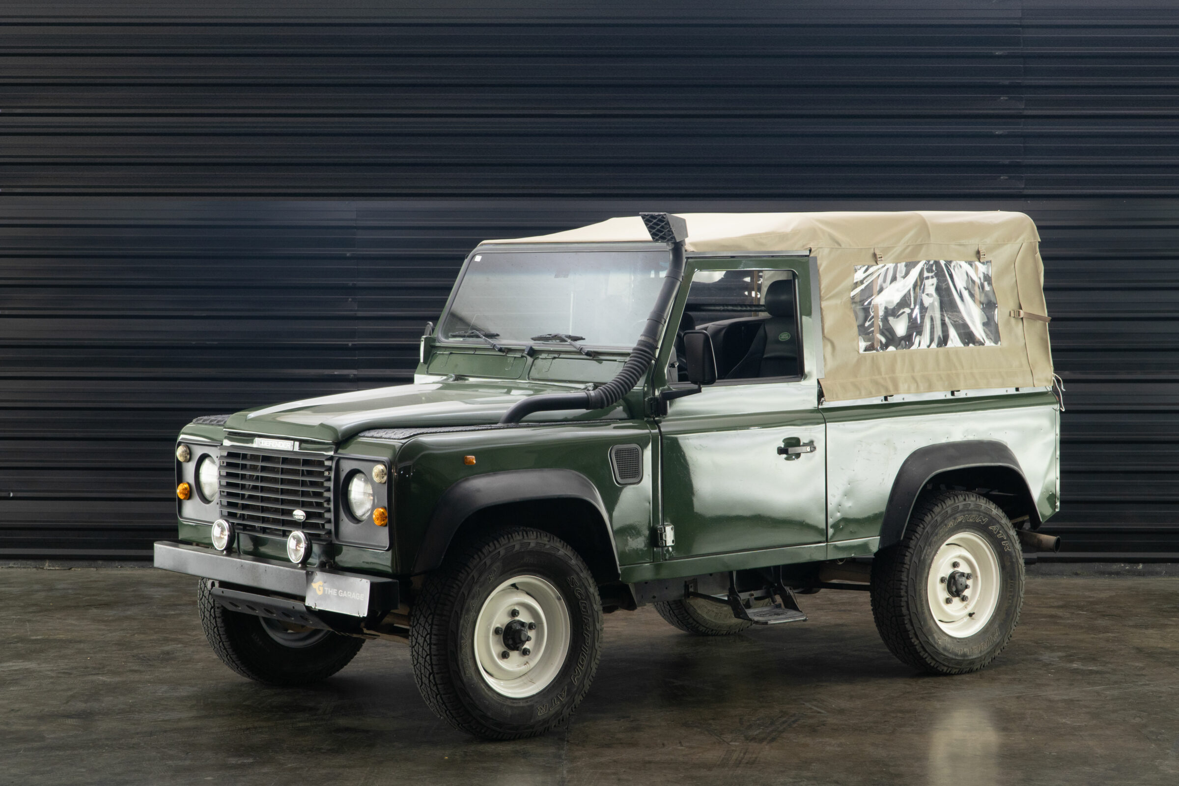 1998 Land Rover Defender 90 SOFT-TOP 4x4 a venda the garage for sale