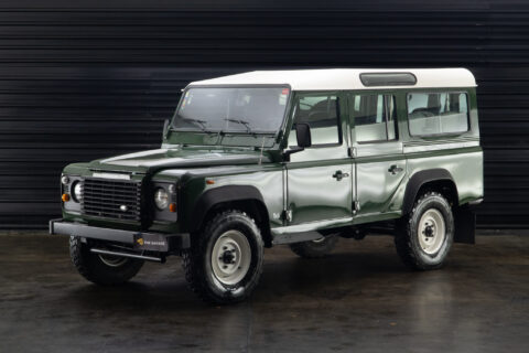 1999 Land Rover Defender 110 a venda for sale the garage