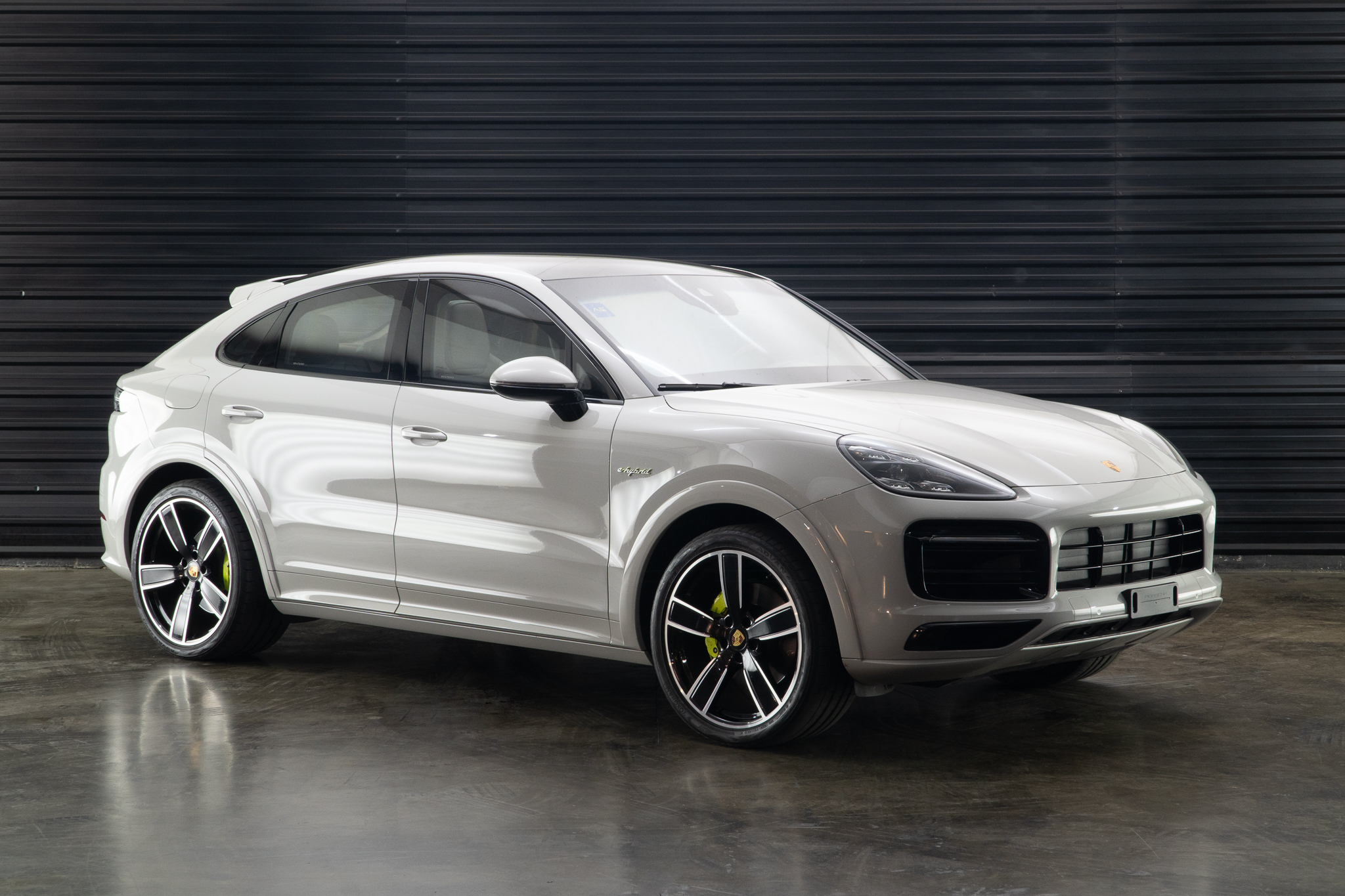 2023 Porsche Cayenne 3.0 V6 E-HYBRID Coupé a venda for sale the garage