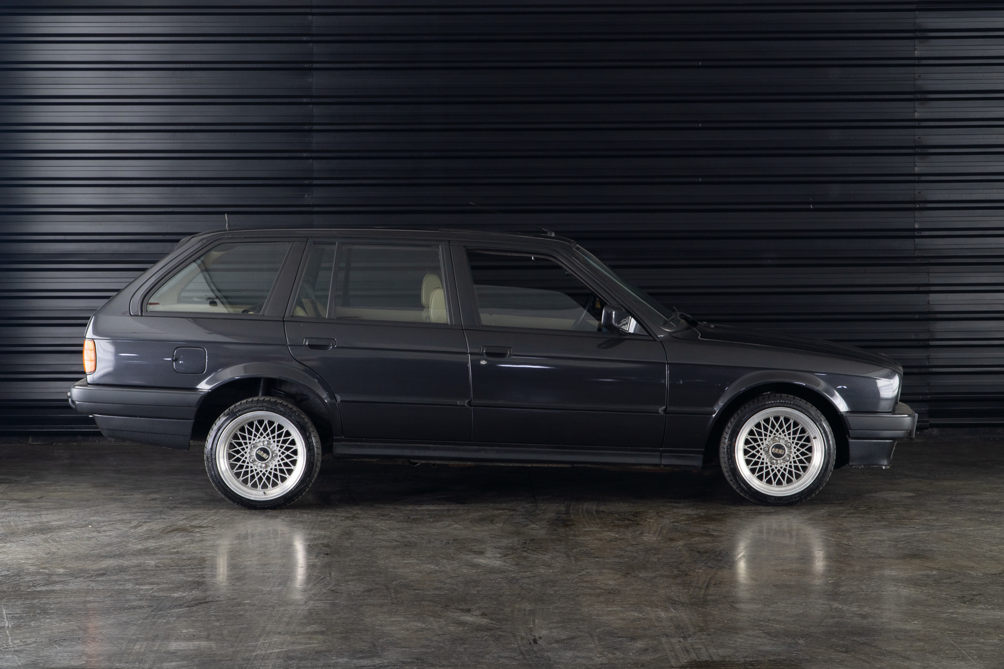 1988 BMW E30 Touring Euro manual a venda for sale the garage