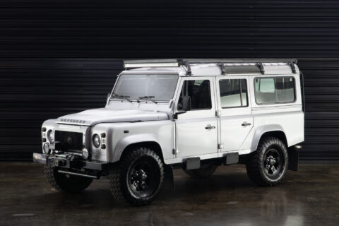 2009 Land Rover Defender 110s a venda for sale the garage