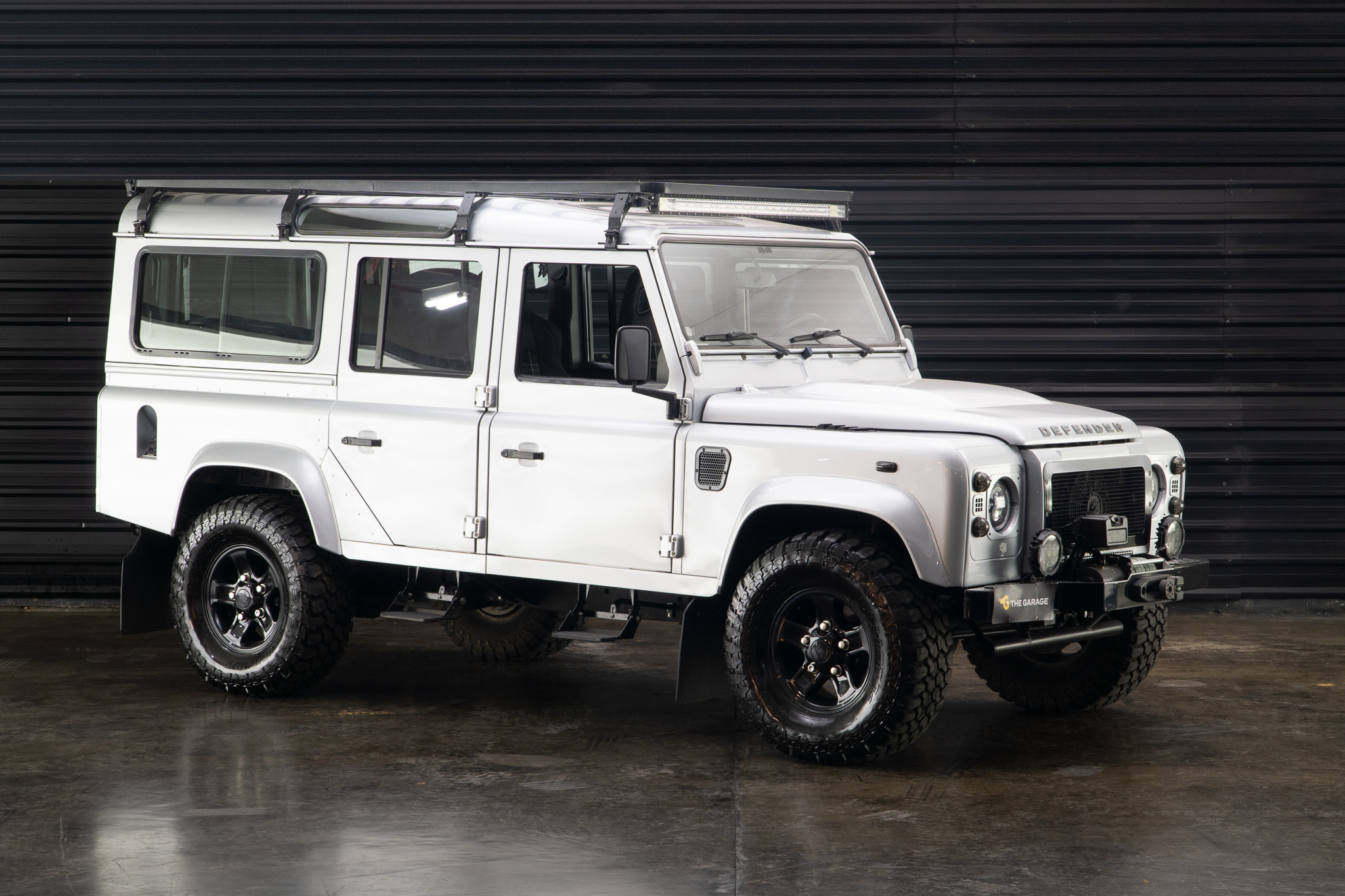 2009 Land Rover Defender 110s a venda for sale the garage