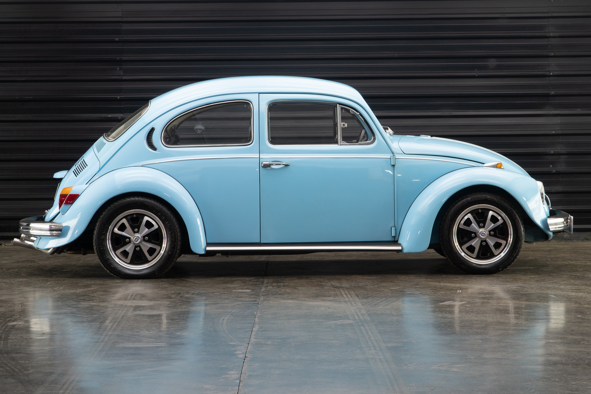 1974 Volkswagen Fusca 1500 azul a venda for sale the garage