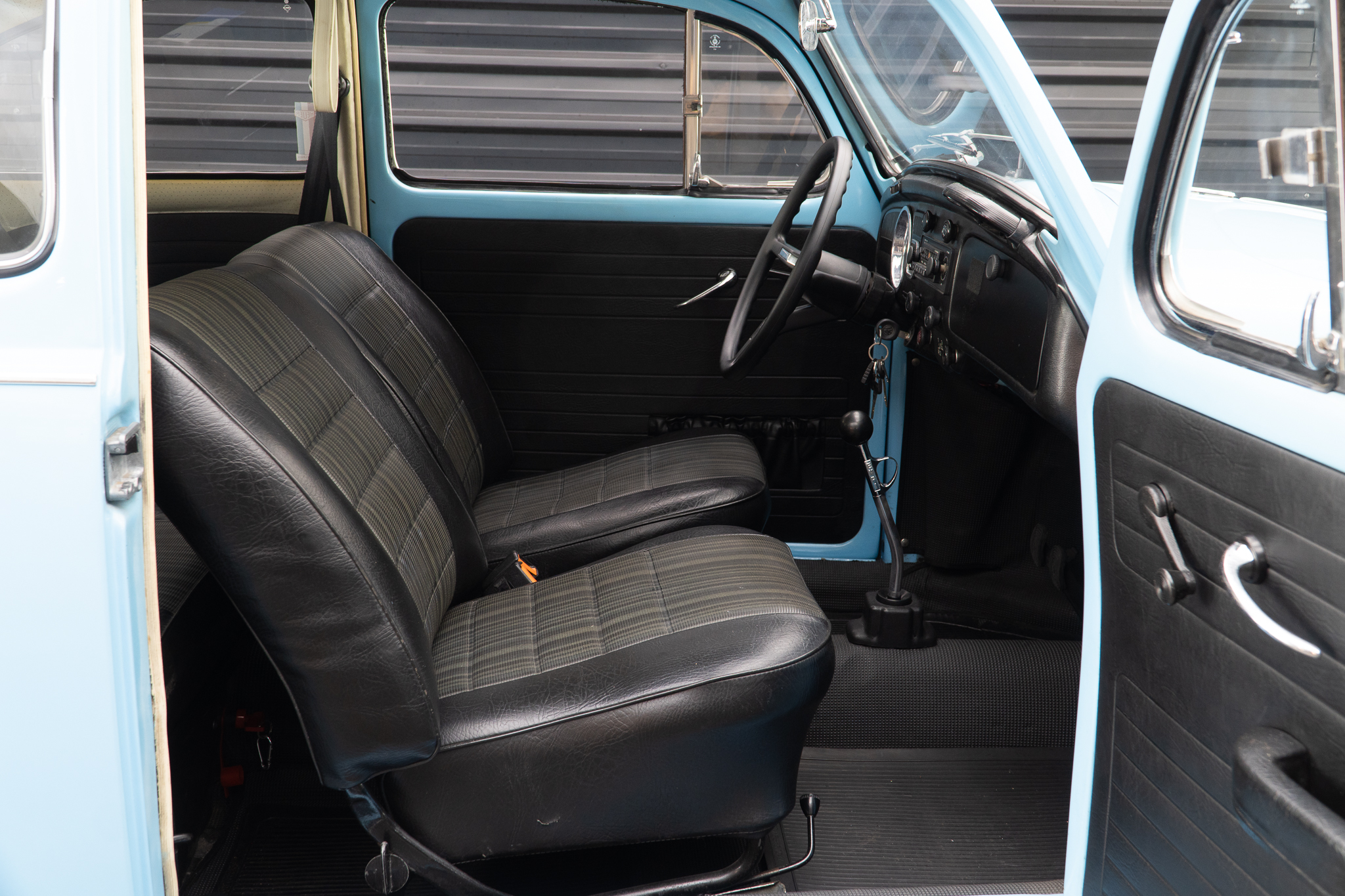 1974 Volkswagen Fusca 1500 azul a venda for sale the garage