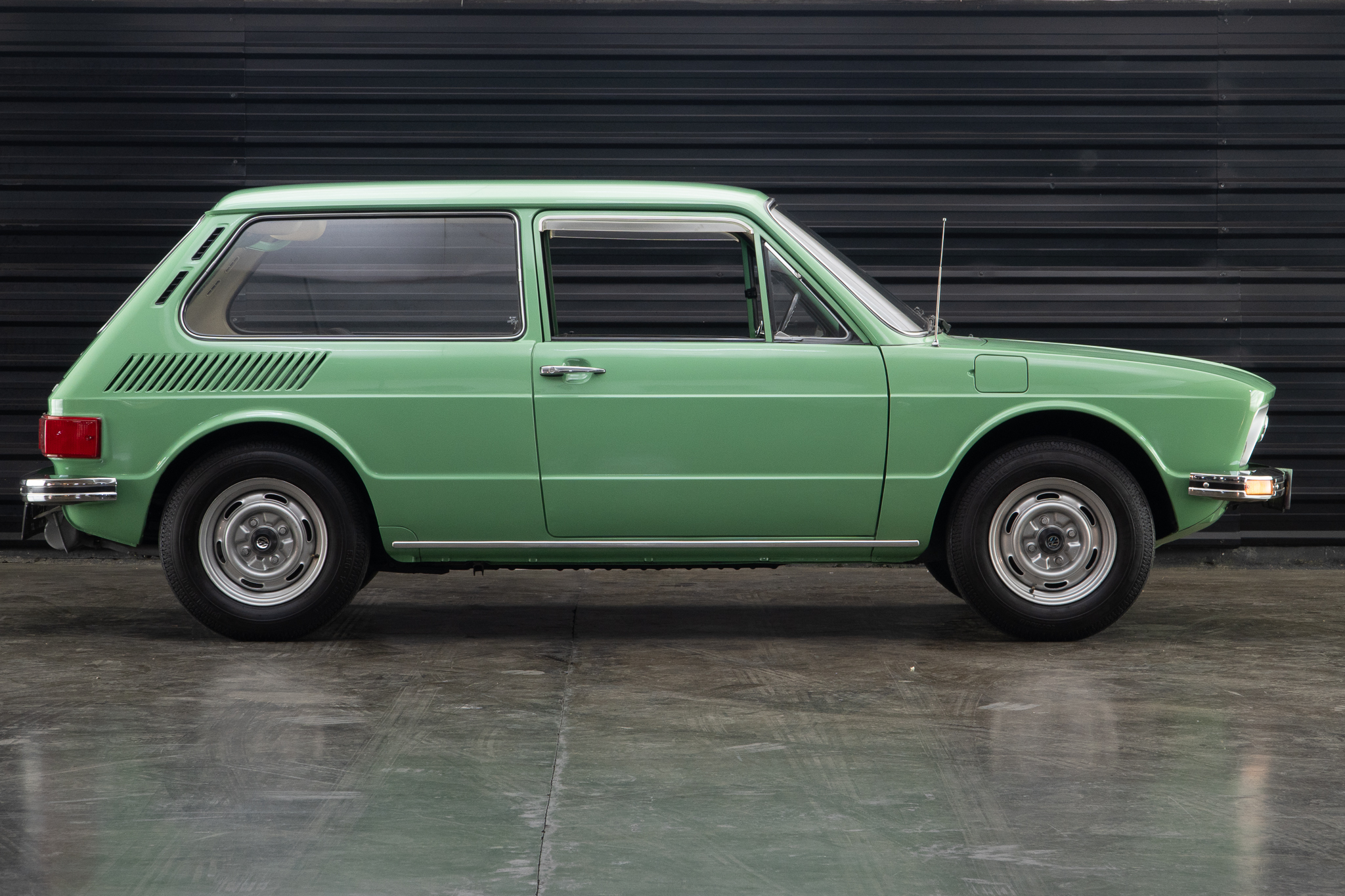 1977 Volkswagen brasilia verde a venda for sale the garage