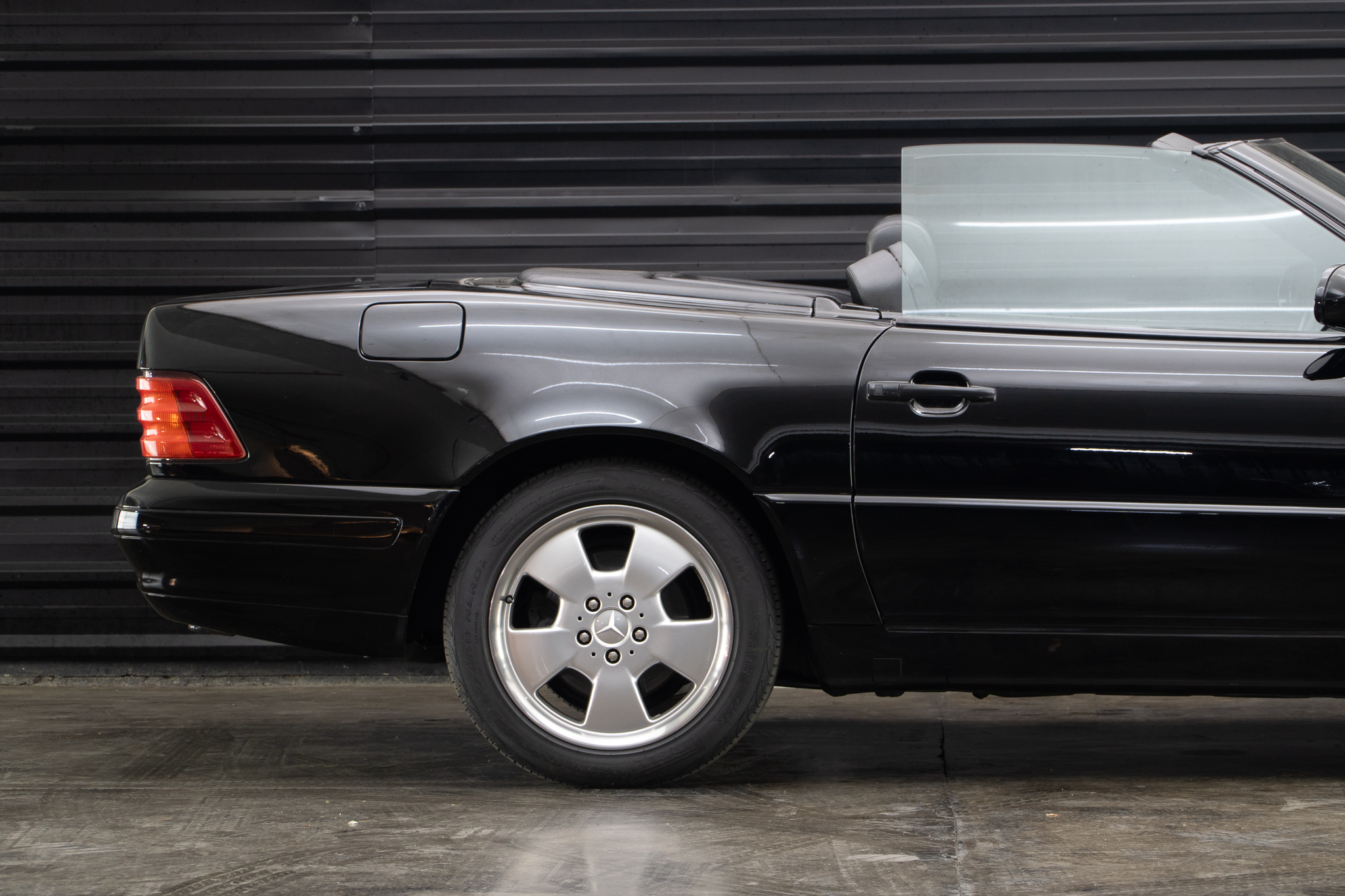 1999 Mercedes-Benz SL500 a venda for sale the garage