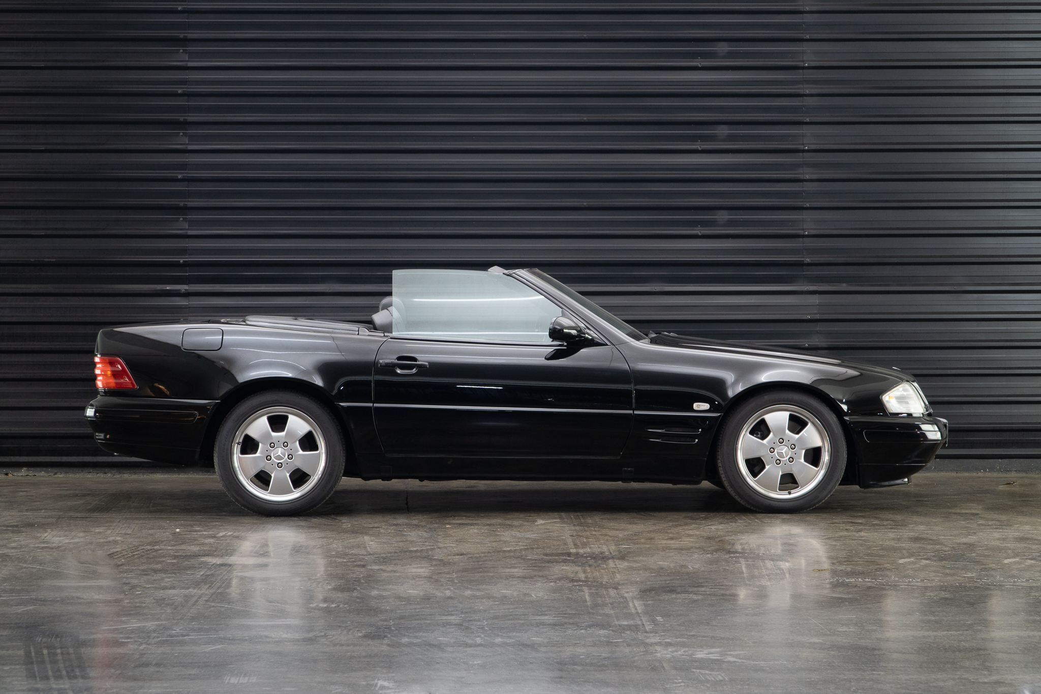 1999 Mercedes-Benz SL500 a venda for sale the garage