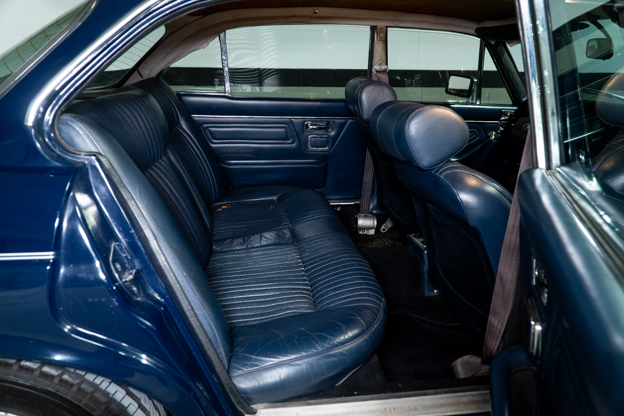 1975 Jaguar XJ6 4.2 interior