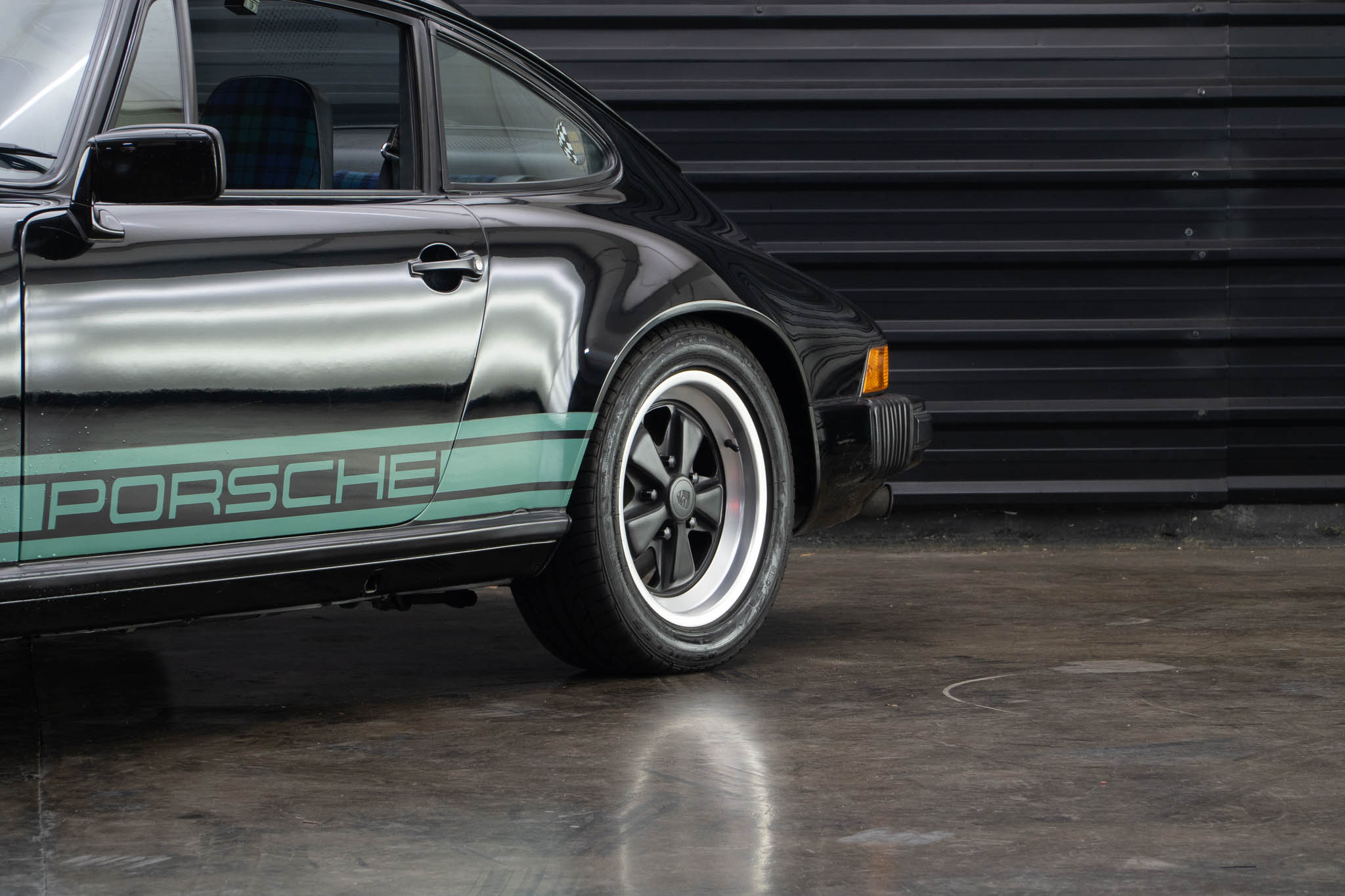 1979 Porsche 911 SC preta-2