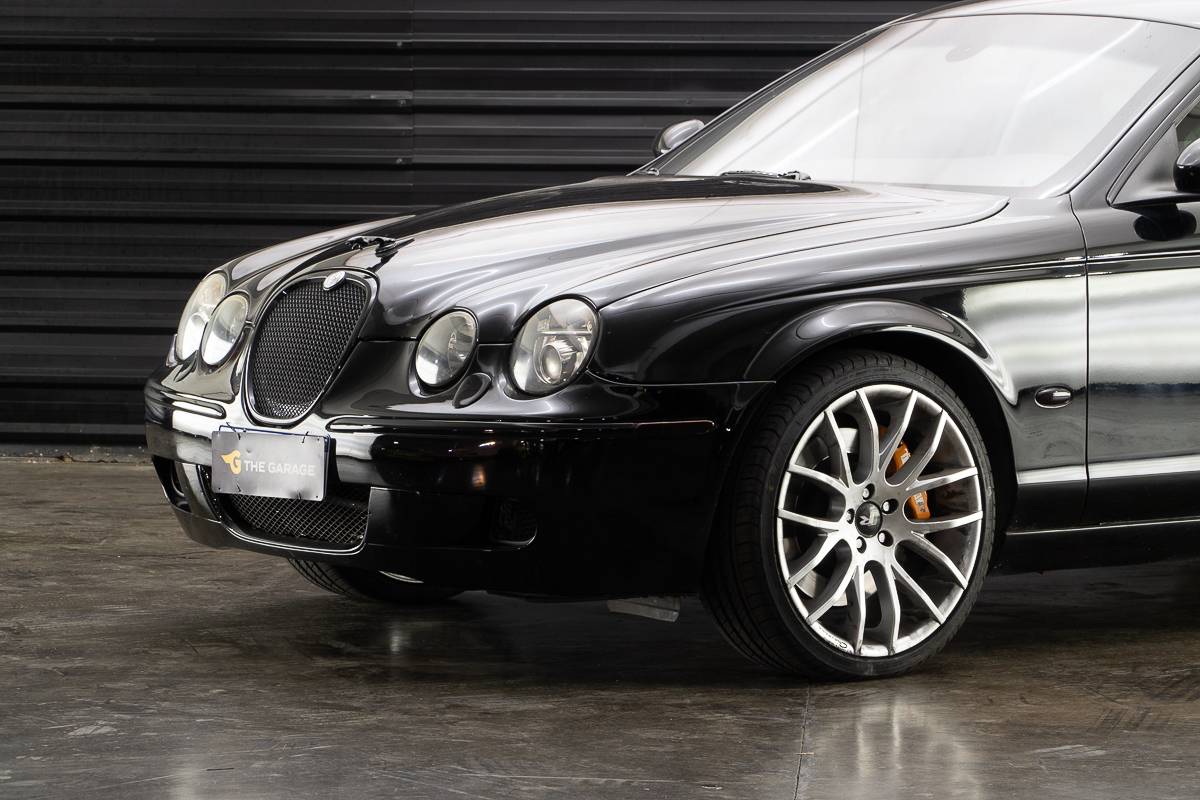 2005 Jaguar S-Type R a venda for sale the garage (5 of 25)