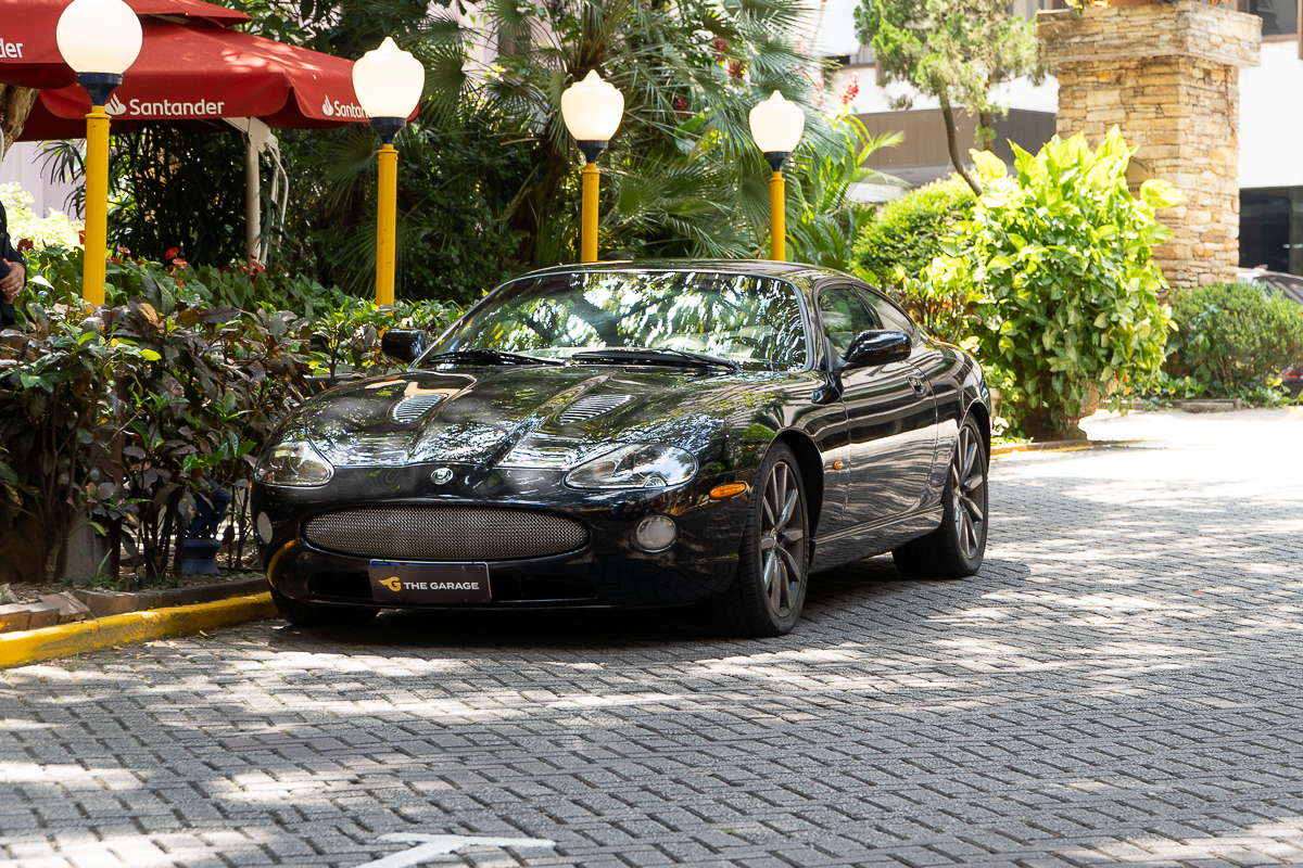 2005 Jaguar XKR coupe a venda for sale the garage