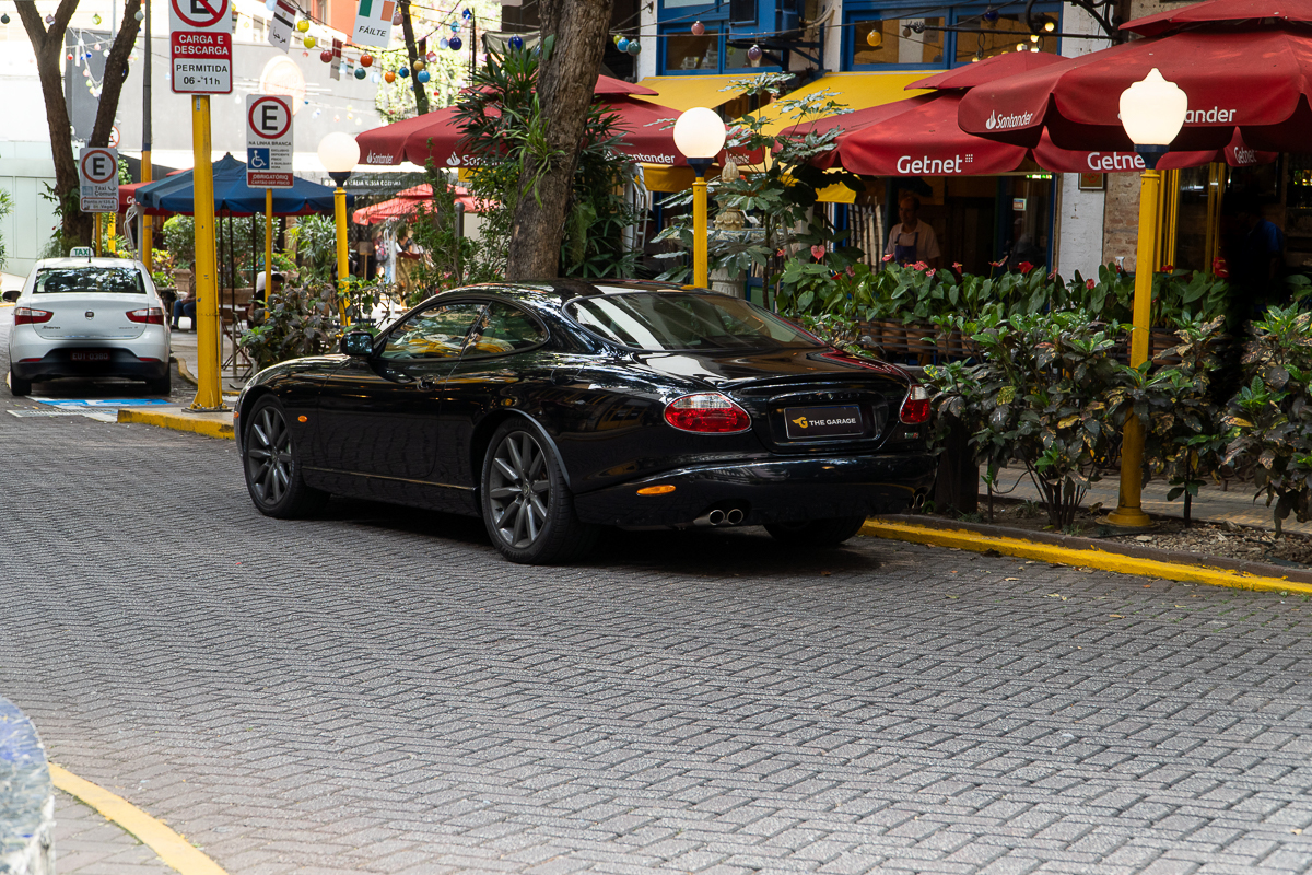 2005 Jaguar XKR coupe a venda for sale the garage