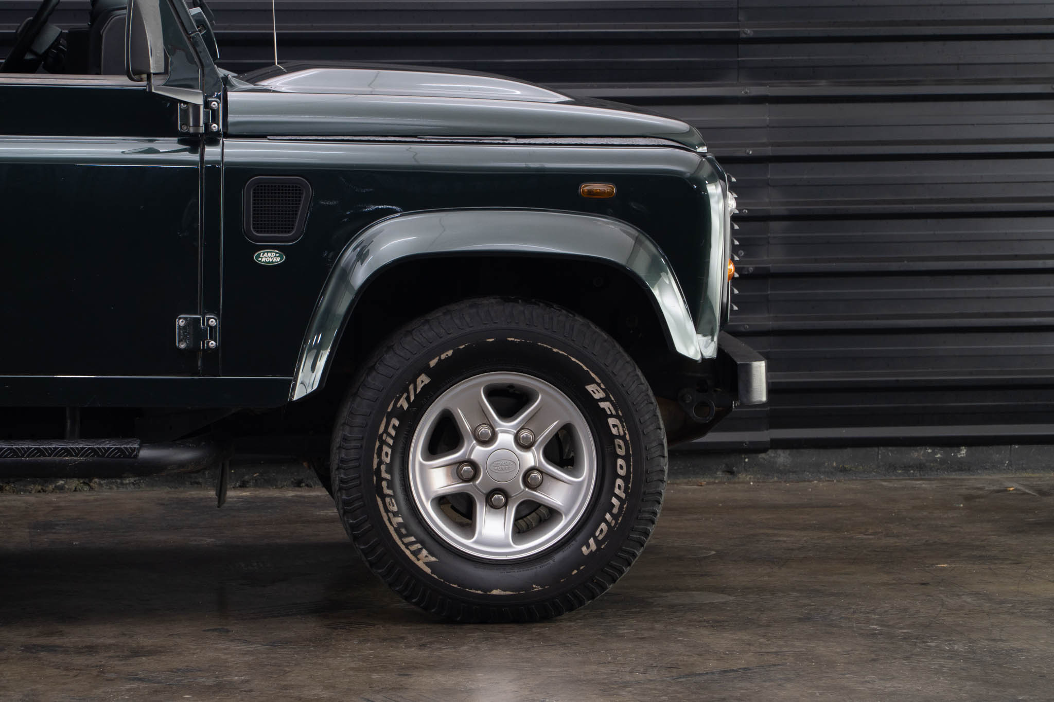 2010-Land-Rover-Defender-110-venda-the-garage-for-sale--24