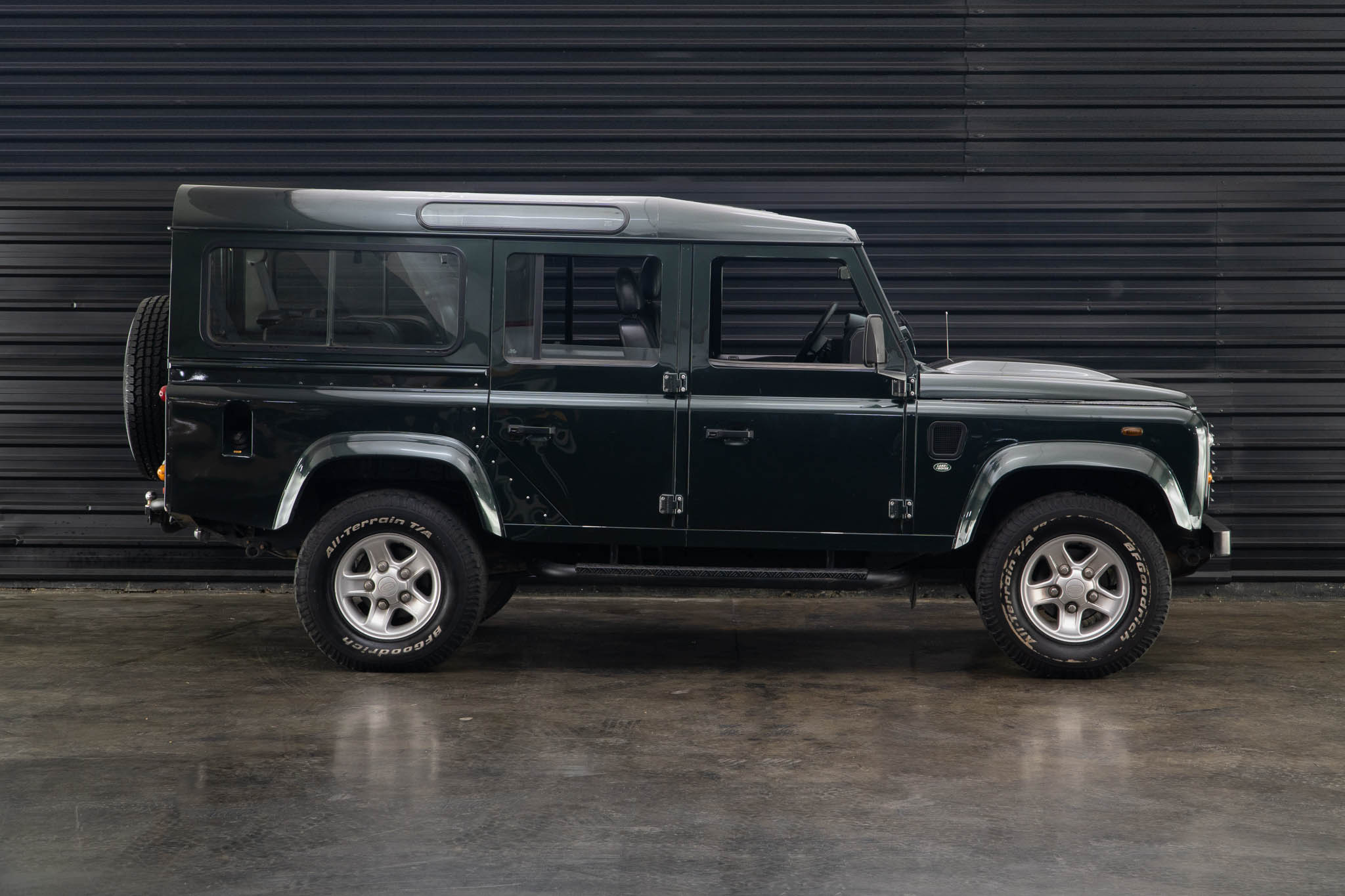 2010-Land-Rover-Defender-110-venda-the-garage-for-sale--24