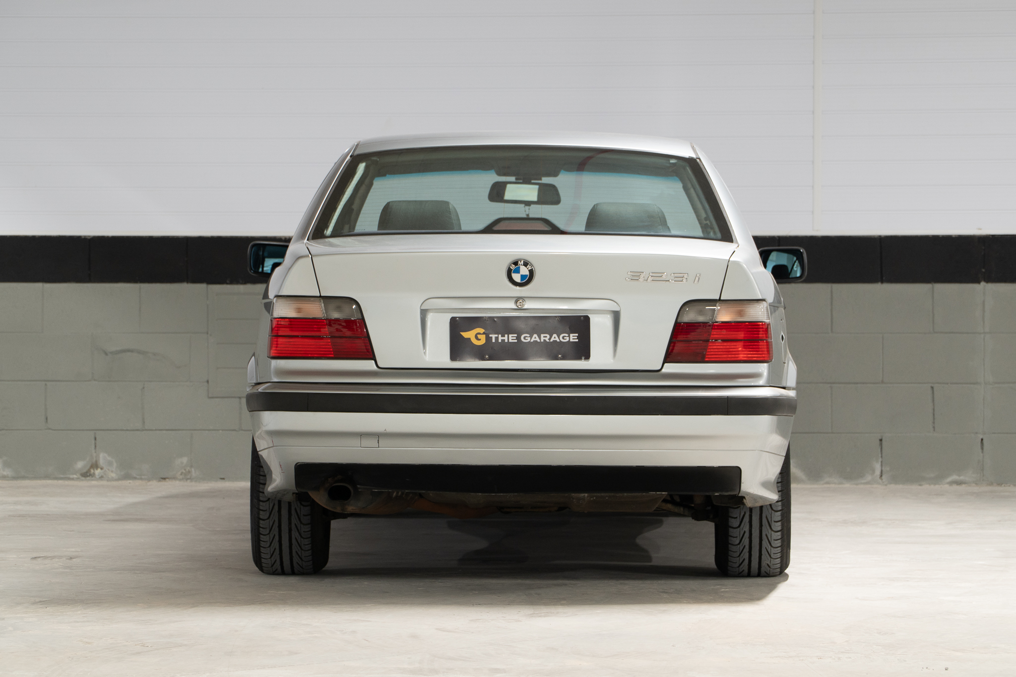 BMW 323i Traseira