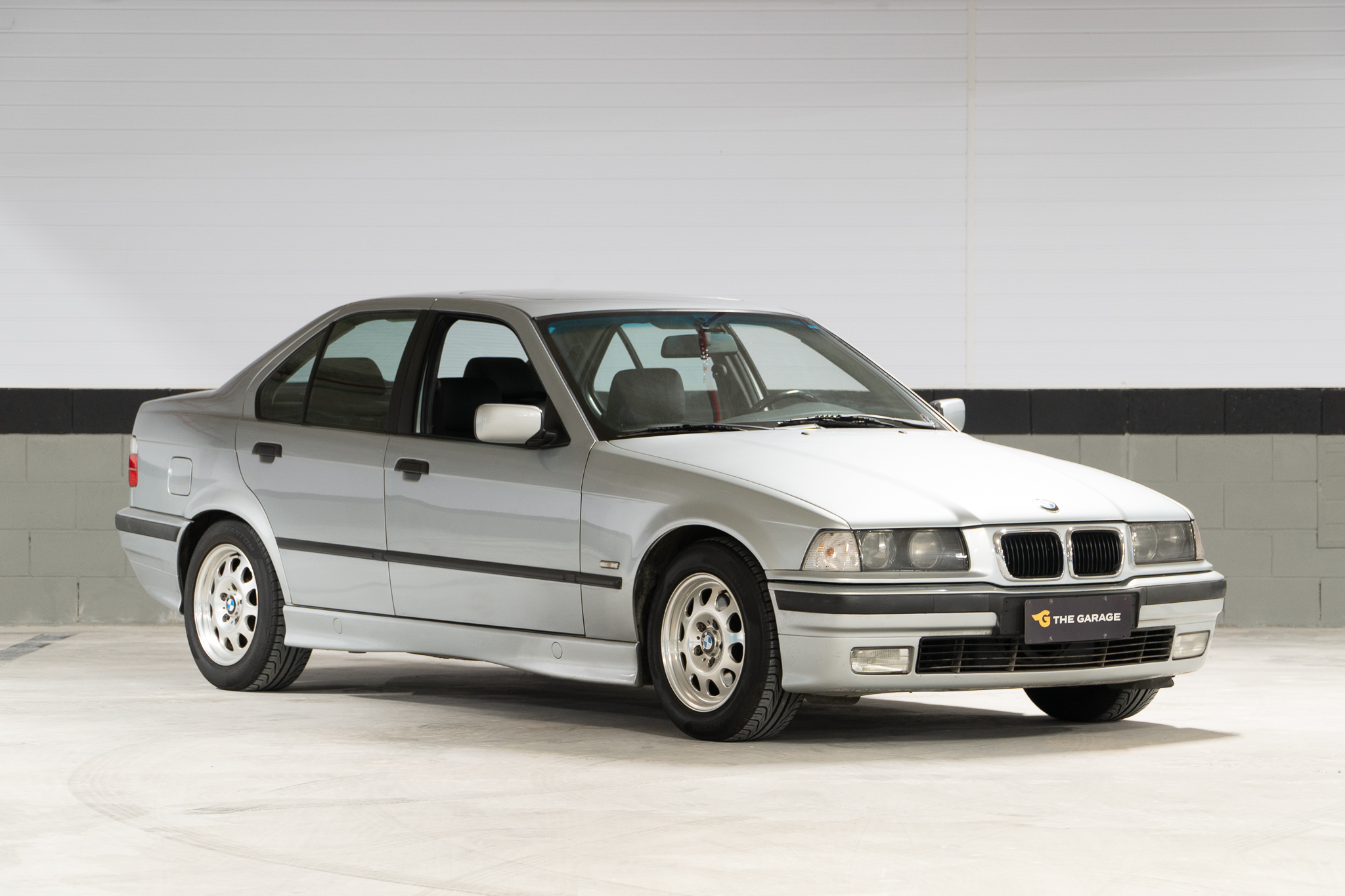 BMW 323i 1998