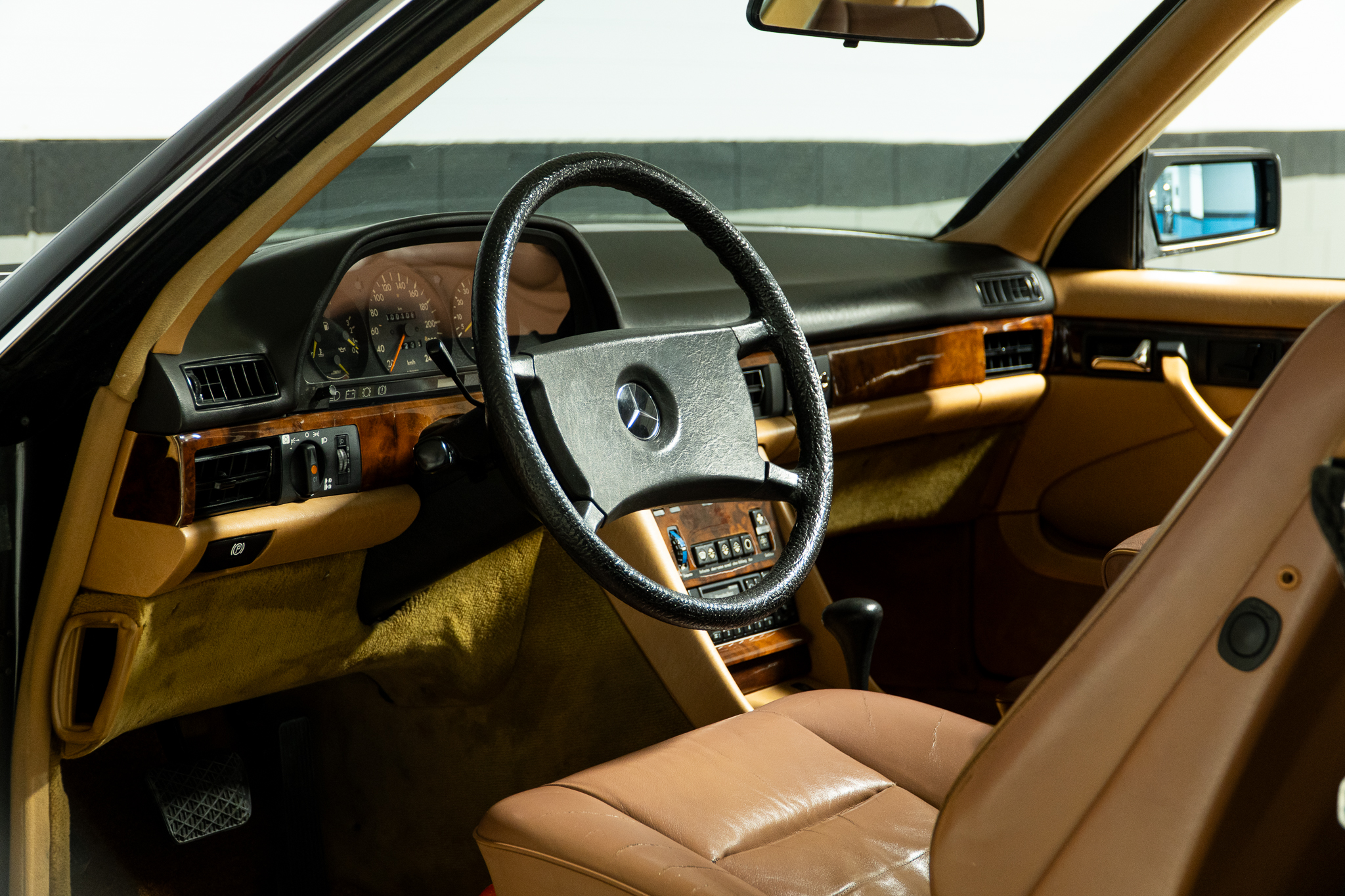 1985 Mercedes Benz 500 SEC a venda na the garage