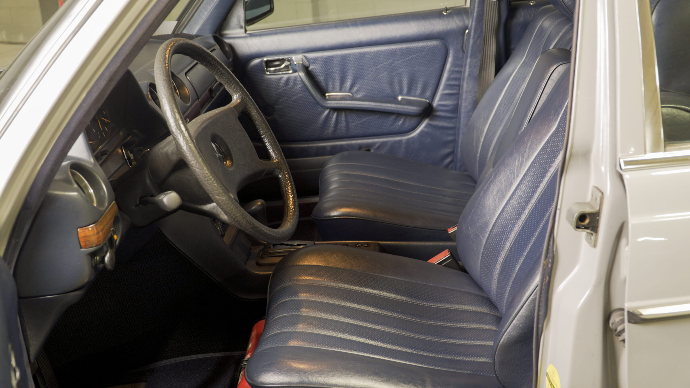 1984 Mercedes-Benz 300D Venda Compra The Garage for Sale