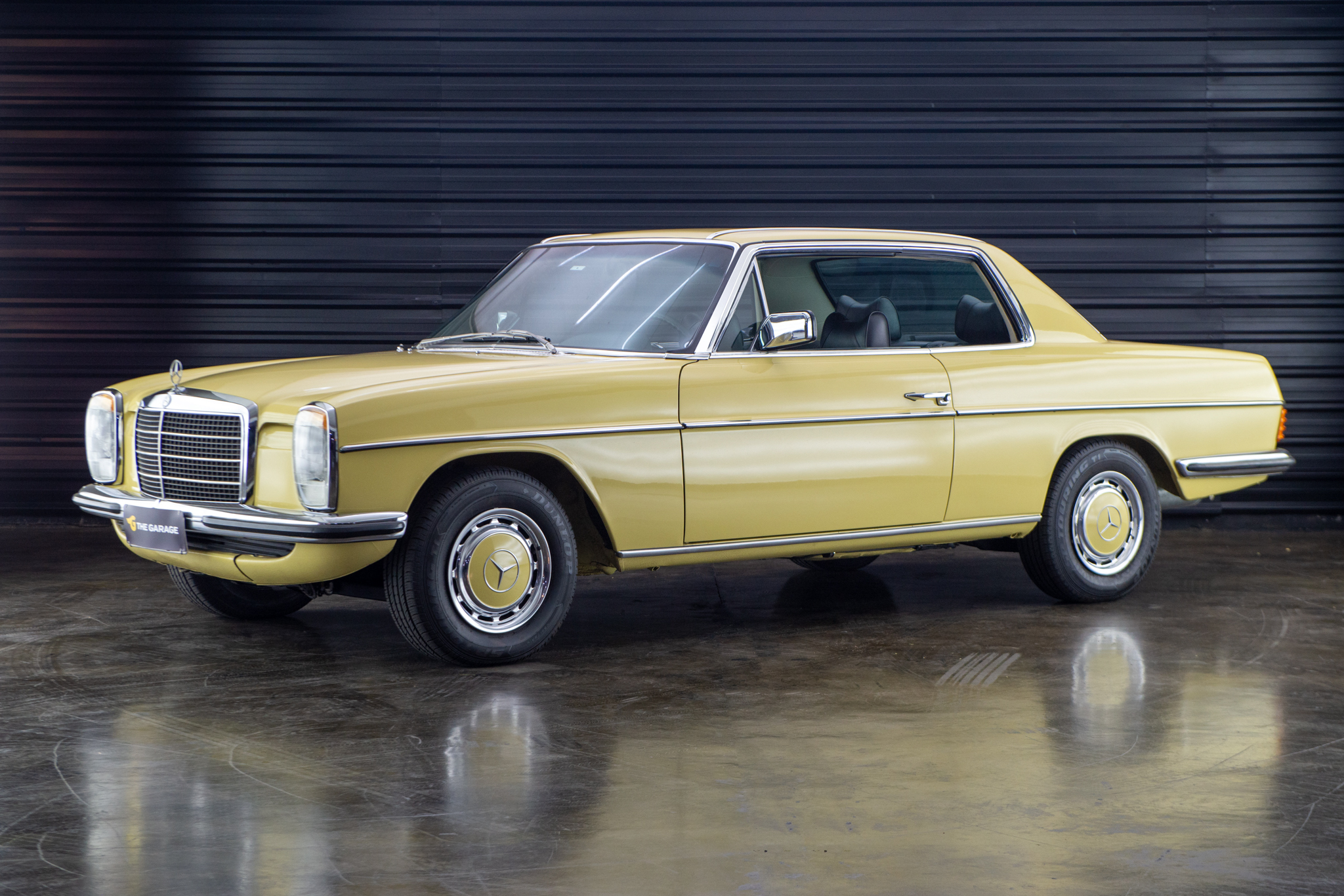 1974 Mercedes Benz 280CE W114 a venda the garage