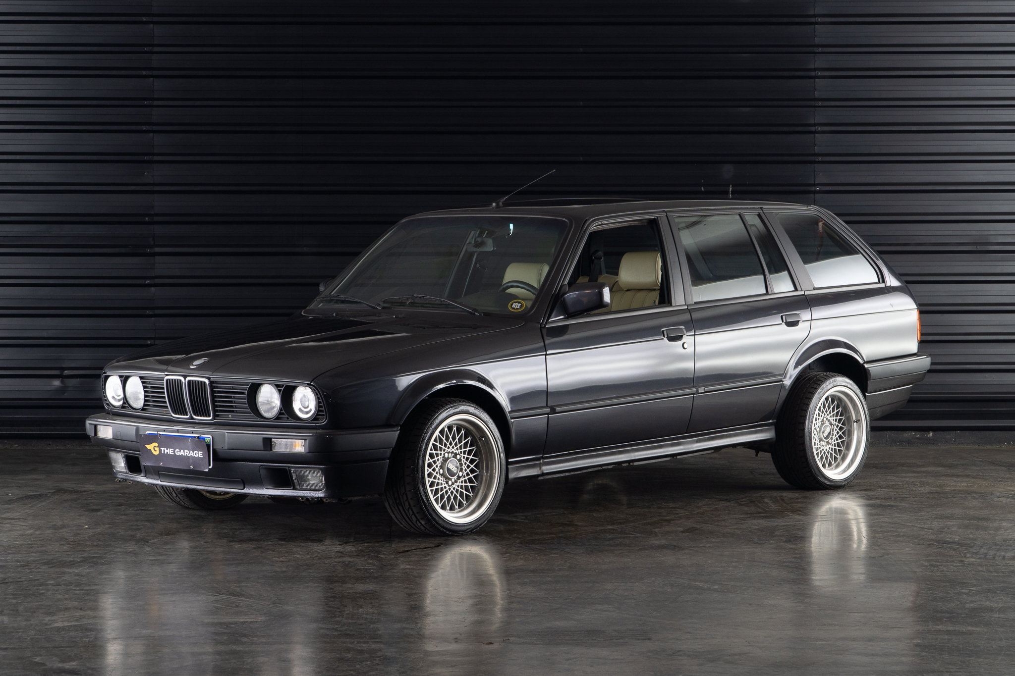 1988 BMW E30 Touring Euro manual a venda for sale the garage