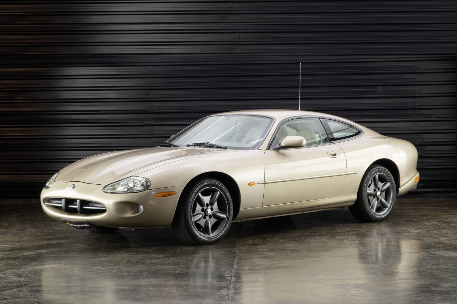 1998 Jaguar xk8 coupe a venda the garage