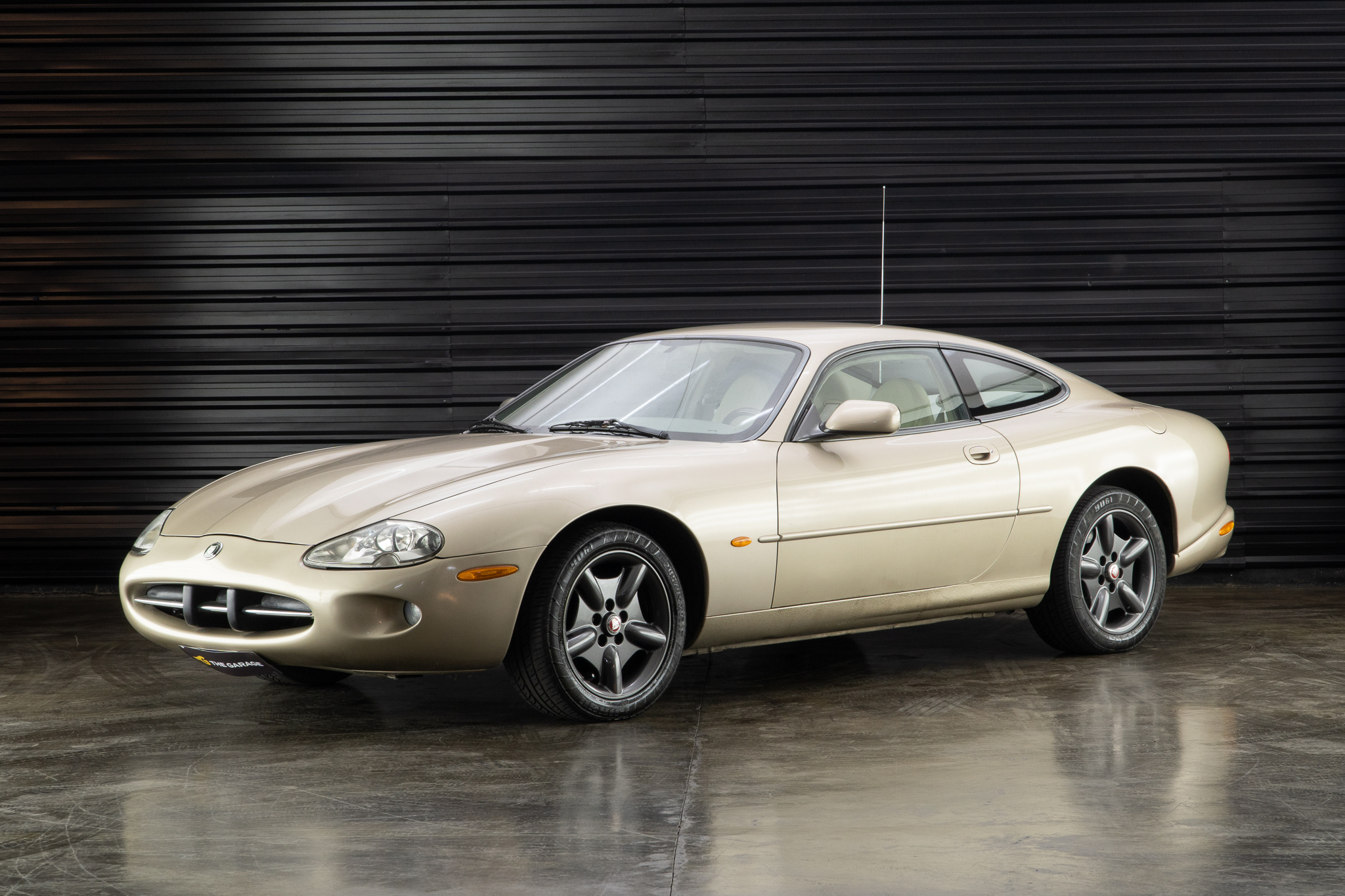 1998 Jaguar xk8 coupe a venda the garage