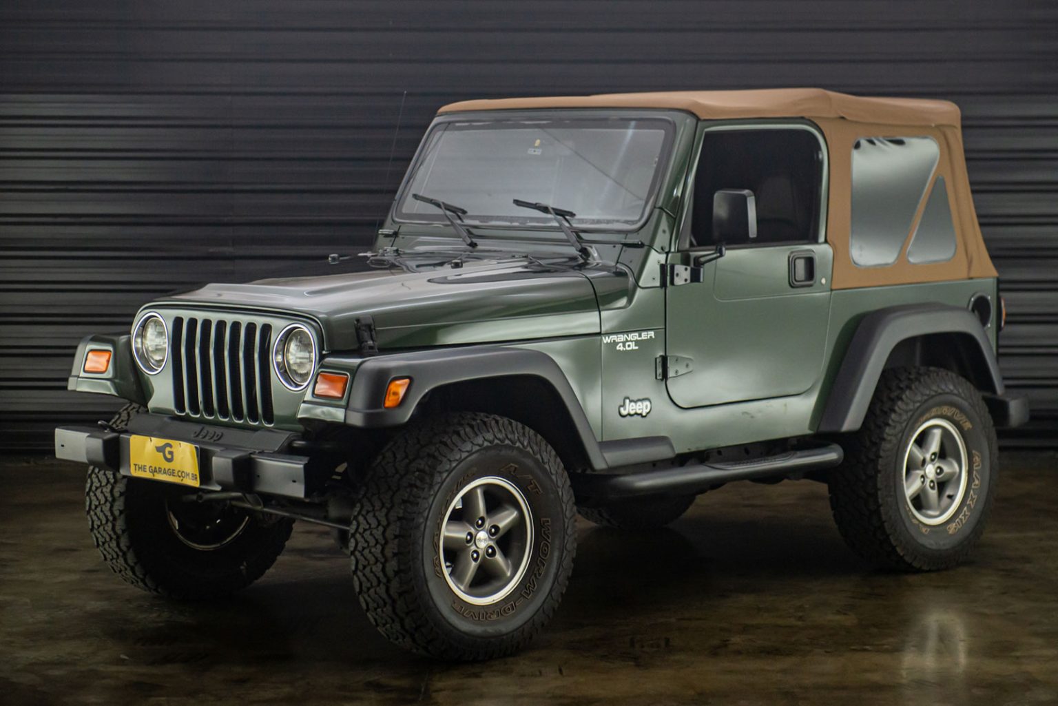 1998-Jeep-Wrangler-4l-4X4-a-venda-sao-paulo-sp-for-sale-the-garage-classicos-a-melhor-loja-de-carros-antigos-acervo-de-carros