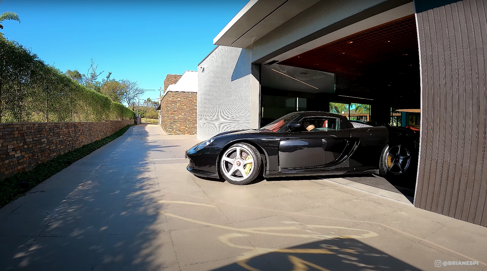 Porsche-Carrera-Gt-The-Garage