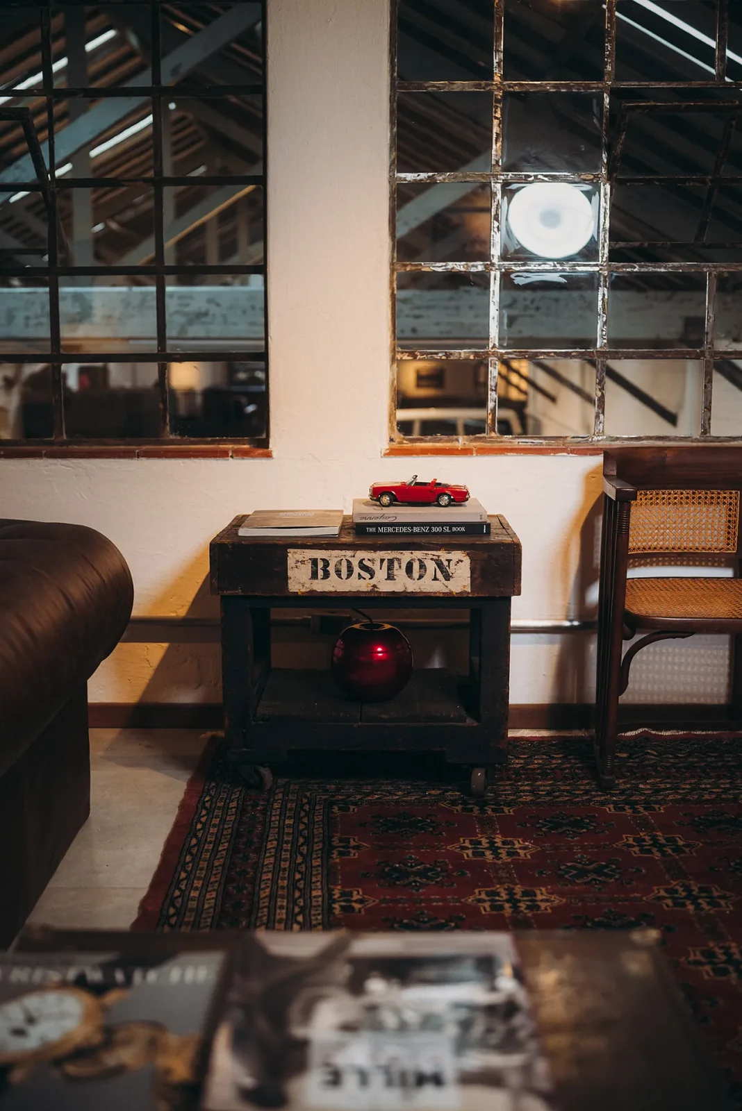 Mesinha Boston Vintage The Garage