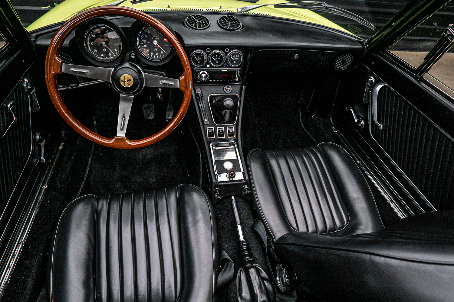 1974 Alfa Romeo Spider 2000 Venda Compra The Garage For Sale