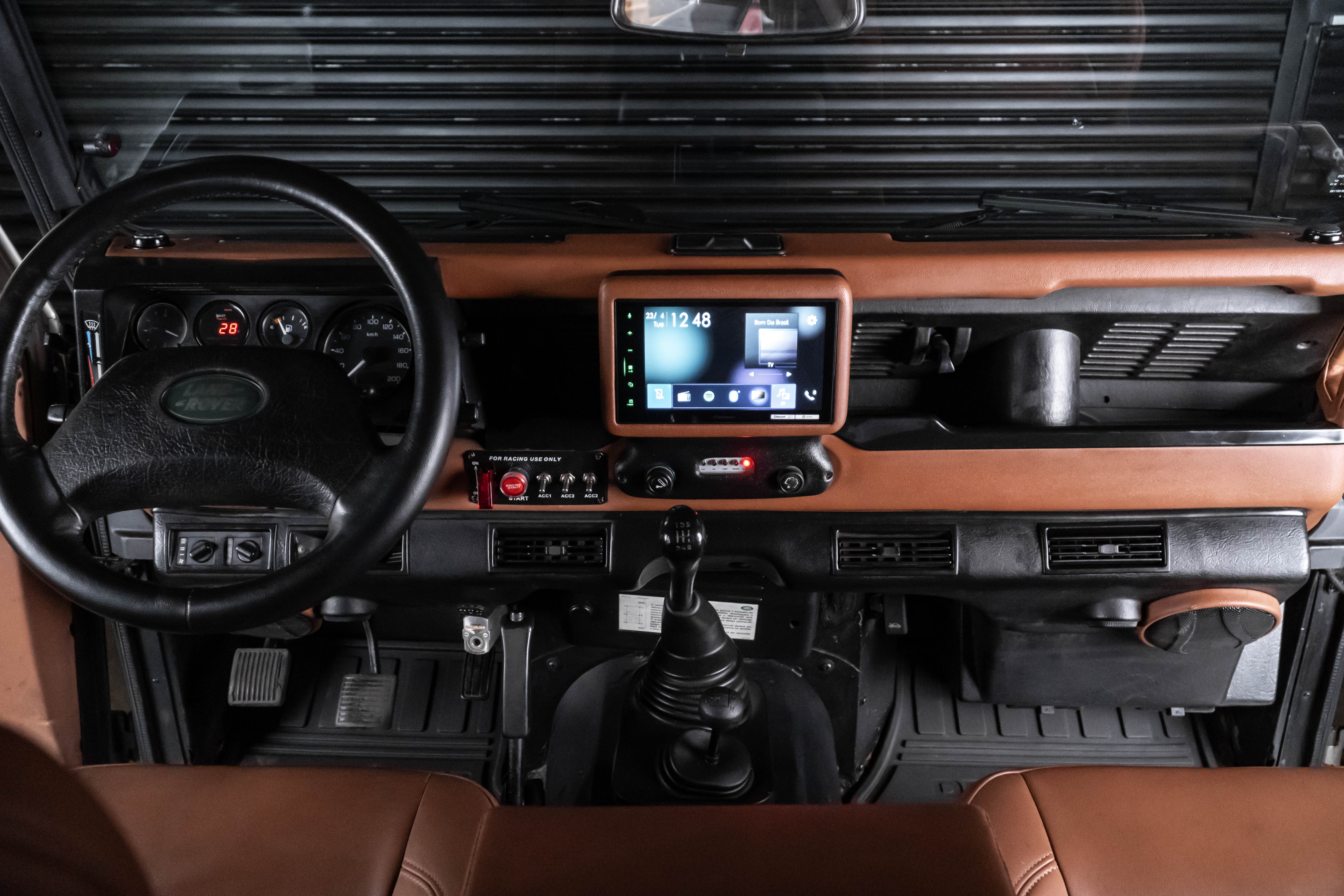 2001 Land Rover Defender 110 Venda Compra The Garage for Sale