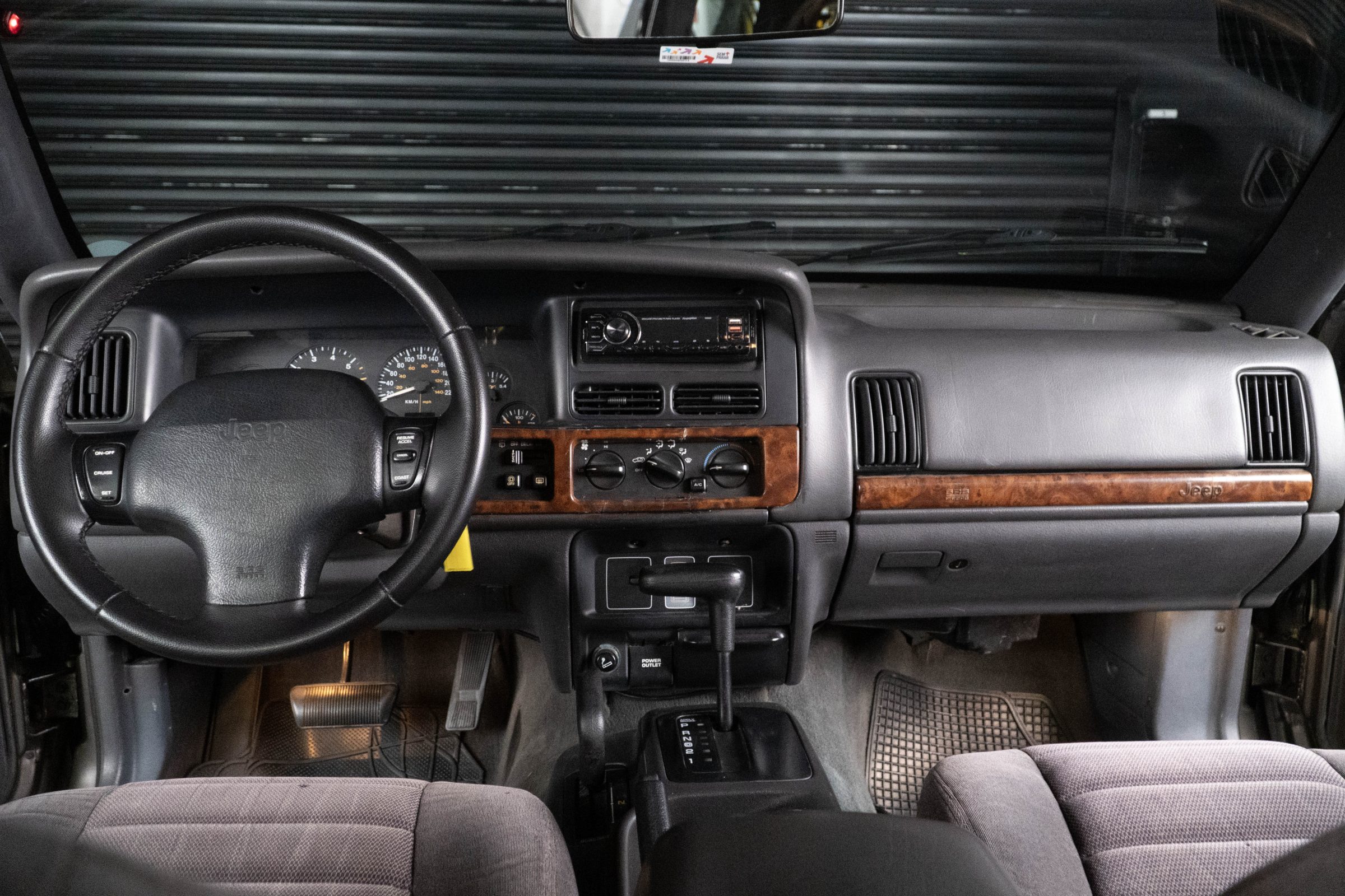1998 Jeep Grand Cherokee Laredo Venda Compra The Garage For Sale